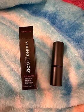Youngblood  Mineral Matte Lipstick - Intimatte in flirt NIB